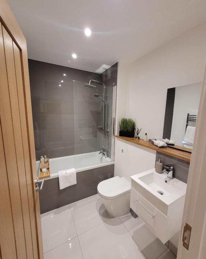 Luxury 2 Bed Apartment In The Heart Of Rochester Wainscot ภายนอก รูปภาพ