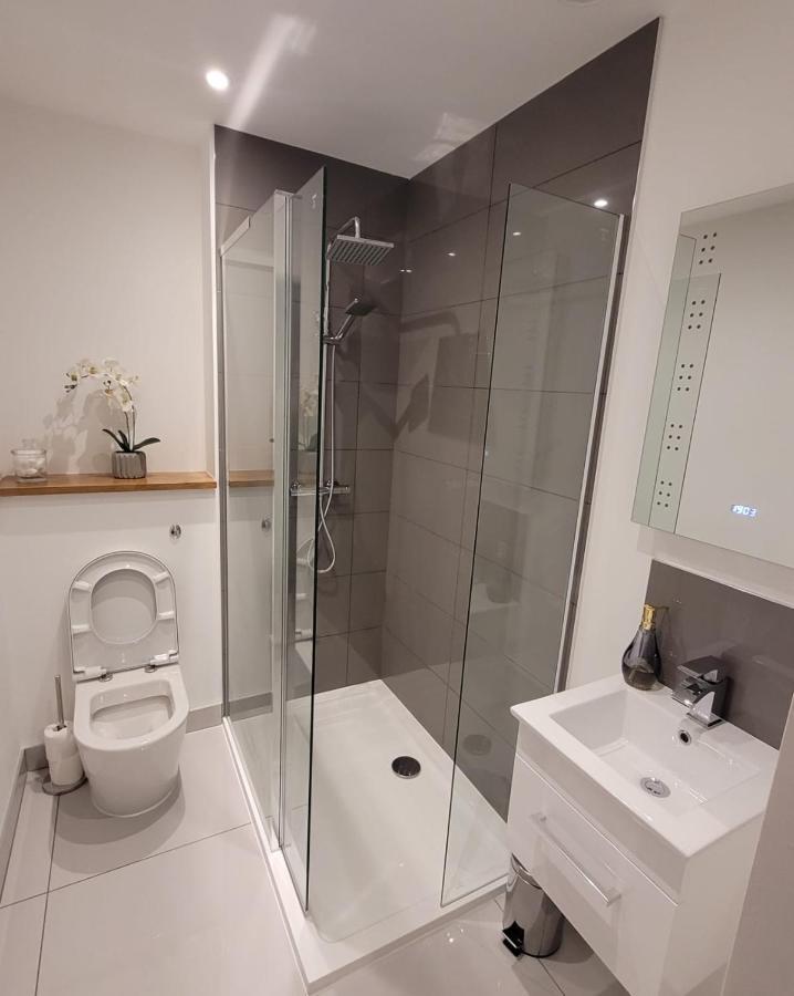 Luxury 2 Bed Apartment In The Heart Of Rochester Wainscot ภายนอก รูปภาพ