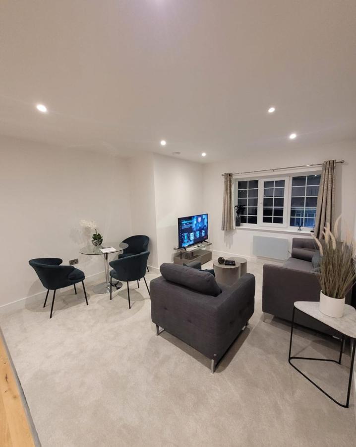 Luxury 2 Bed Apartment In The Heart Of Rochester Wainscot ภายนอก รูปภาพ